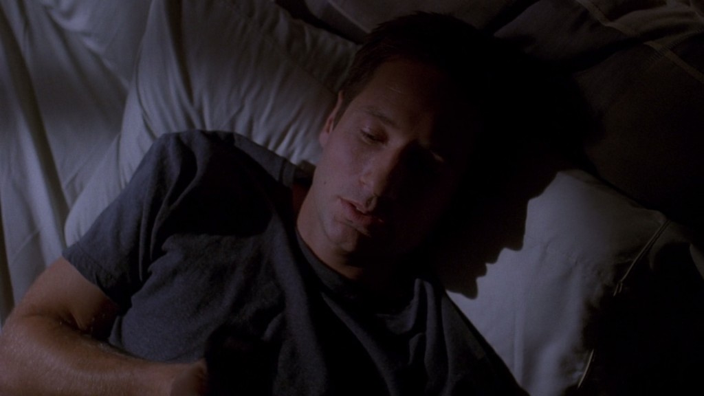 07x07_orison_mulder_in_bed02